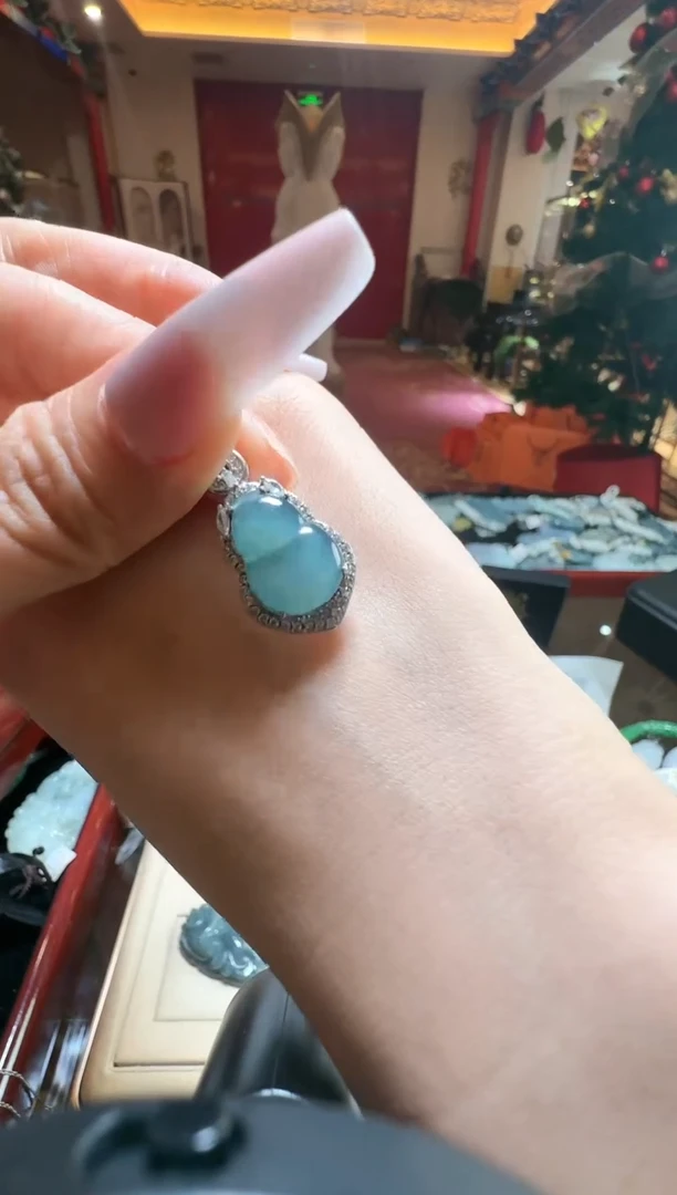 【闪购商品】翡翠吊坠(不含链)未镶嵌翡翠