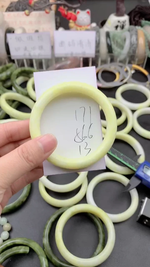 未镶嵌手镯石英质玉171