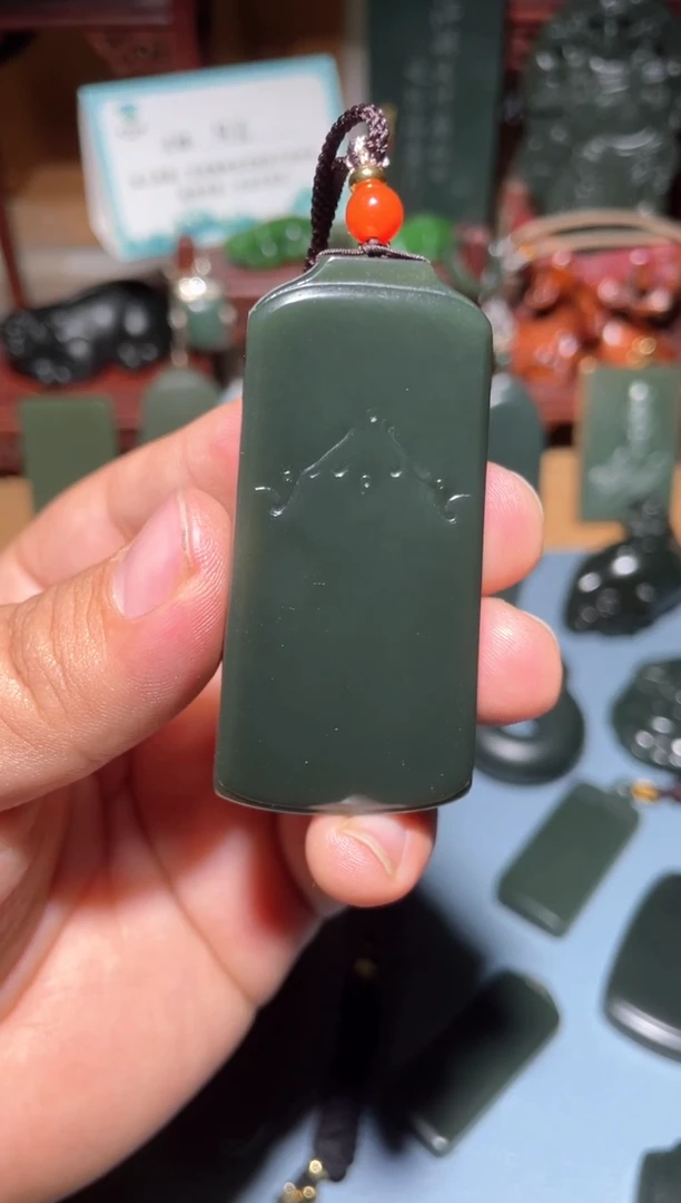 颈饰未镶嵌和田玉（青玉）1