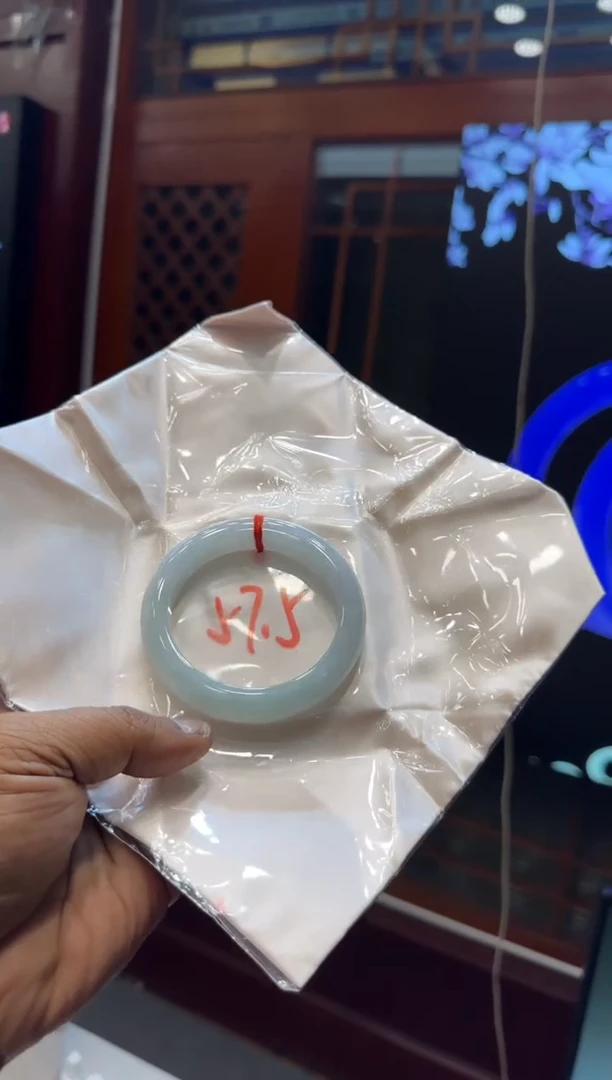 未镶嵌手镯翡翠手镯