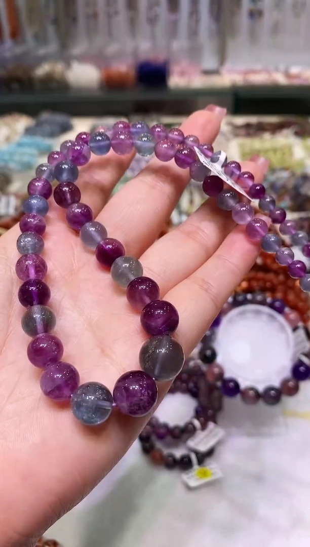 未镶嵌颈饰萤石多样性发其一