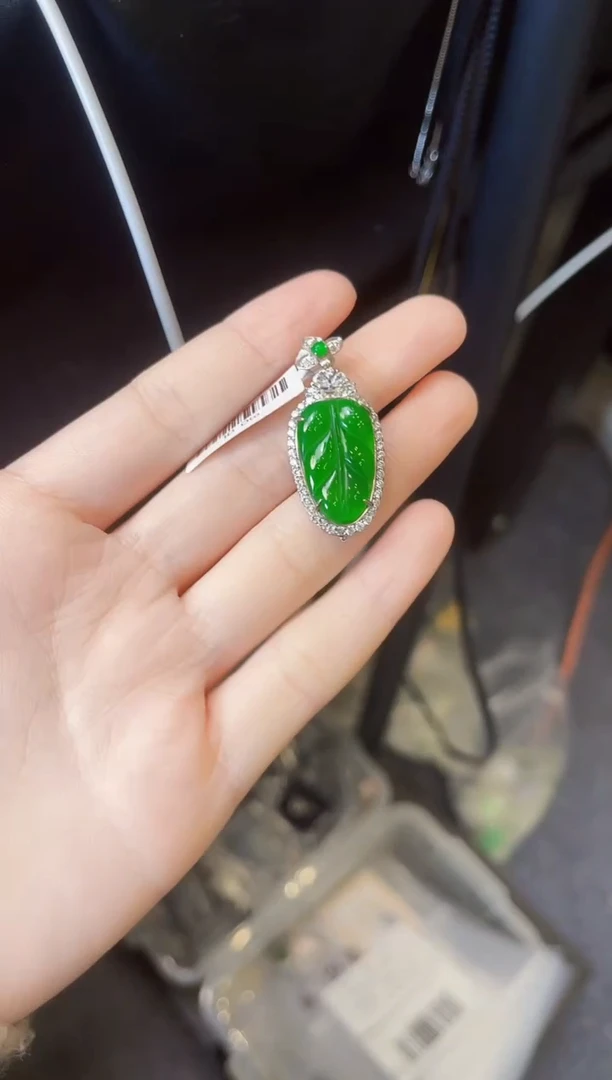 【闪购商品】翡翠颈饰银S925镶嵌叶子吊坠