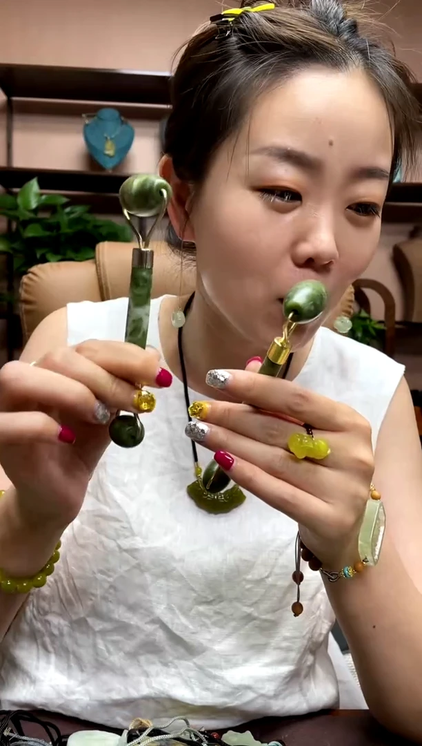 岫玉未镶嵌吊坠多样性发货发其中之一