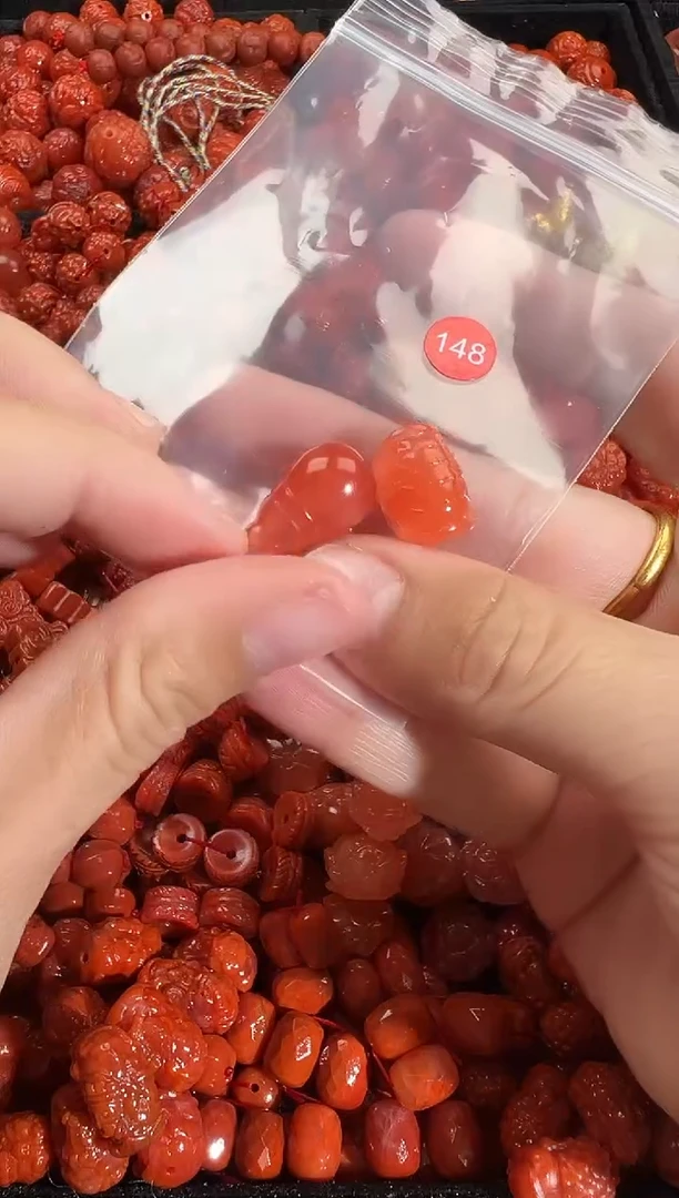 颈饰未镶嵌南红玛瑙1