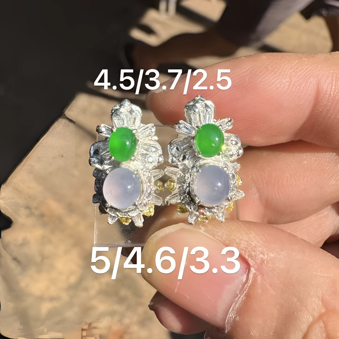 0124(小哪吒在源头)冰种翡翠紫罗兰耳钉＋阳绿顶珠饱满肉细M50