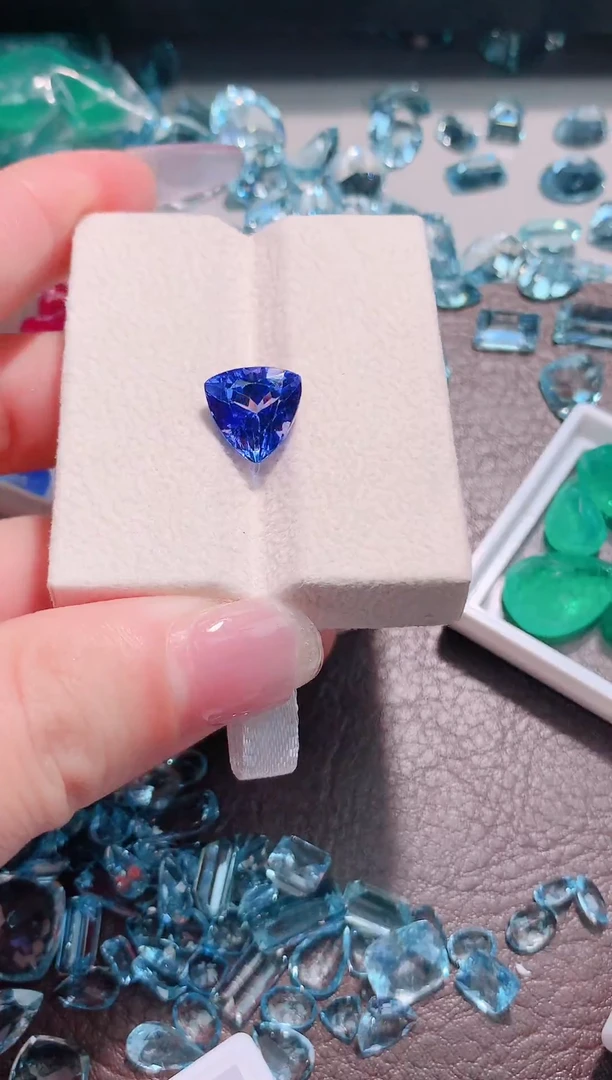 未镶嵌珠宝半成品坦桑石5.41ct