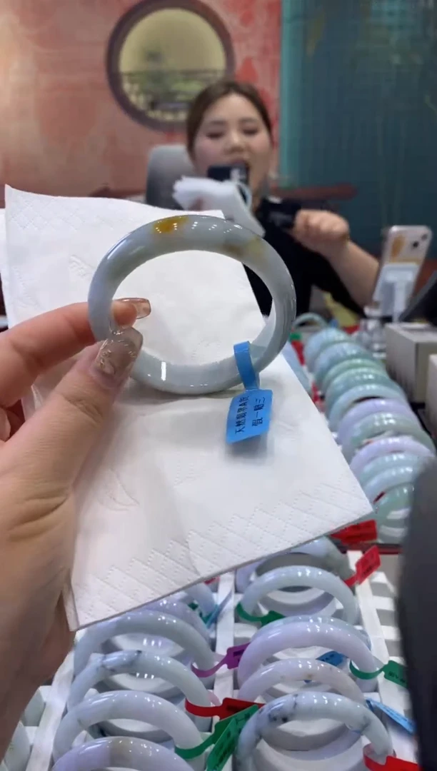 【闪购商品】翡翠手镯未镶嵌多人0011885