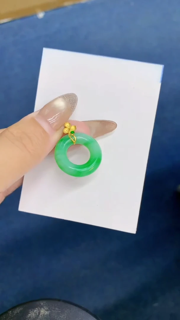 颈饰18K金镶嵌翡翠1