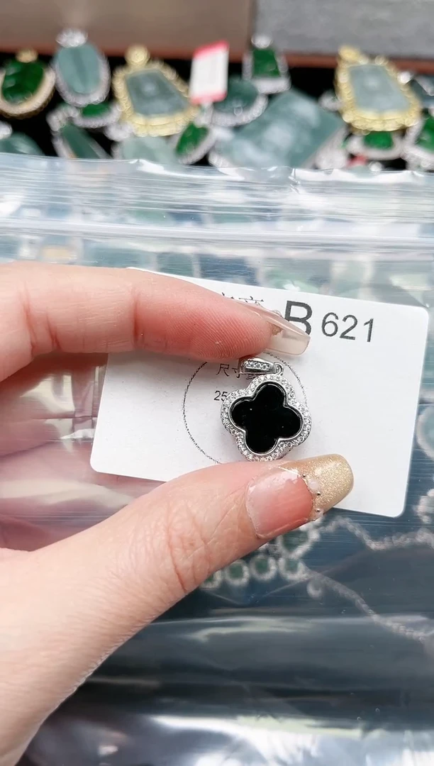 【闪购商品】翡翠颈饰未镶嵌621赠皮绳