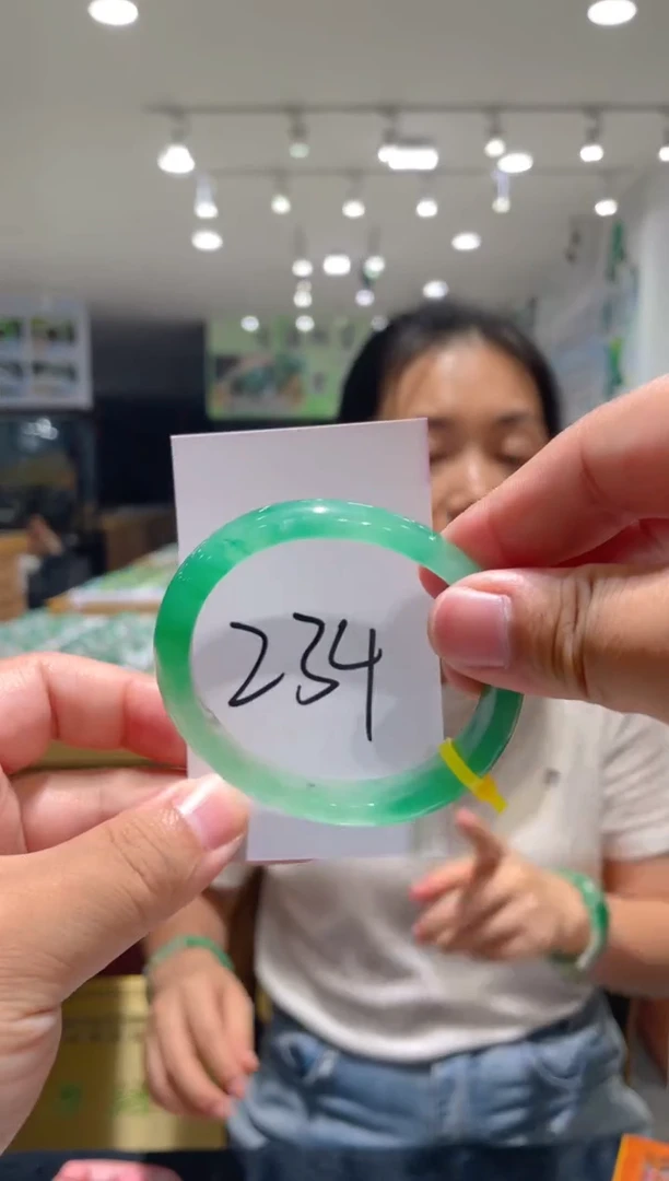 石英质玉（非洲翠）手镯未镶嵌天然冰飘花