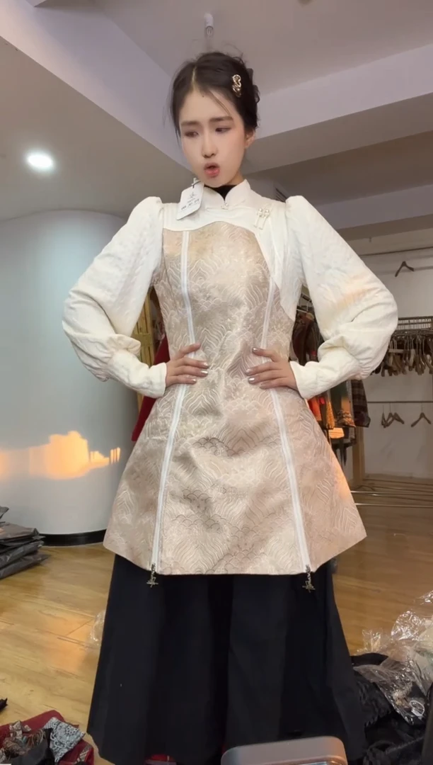 卫衣裙        S码         95斤