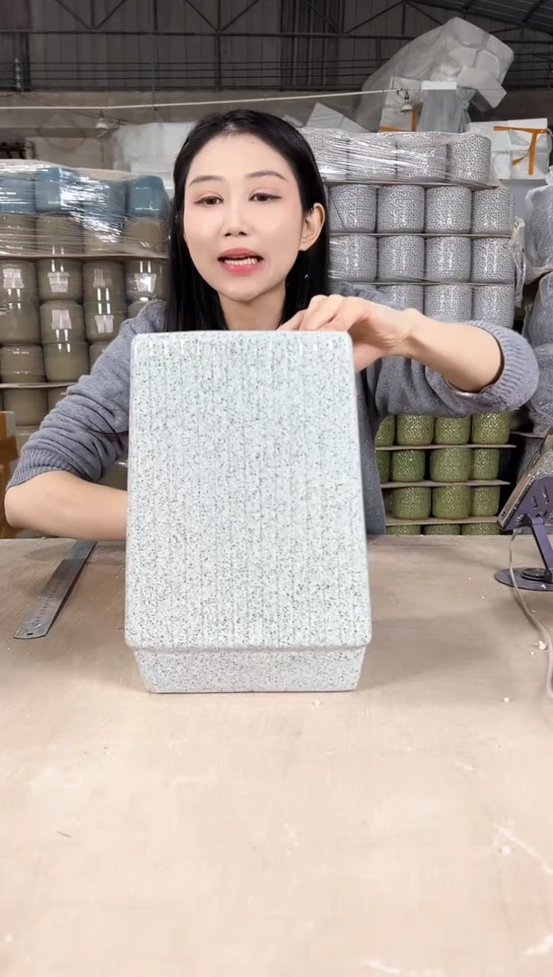 【闪购商品】陶瓷四方加高条纹灰色18x28