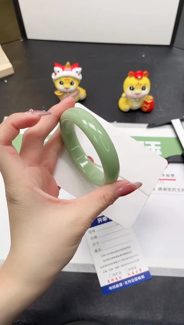 【闪购商品】石英质玉手镯未镶嵌323-58.6