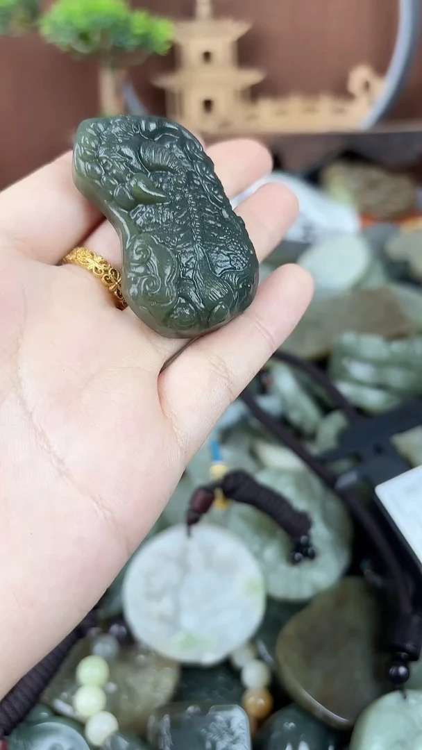 和田玉未镶嵌颈饰1