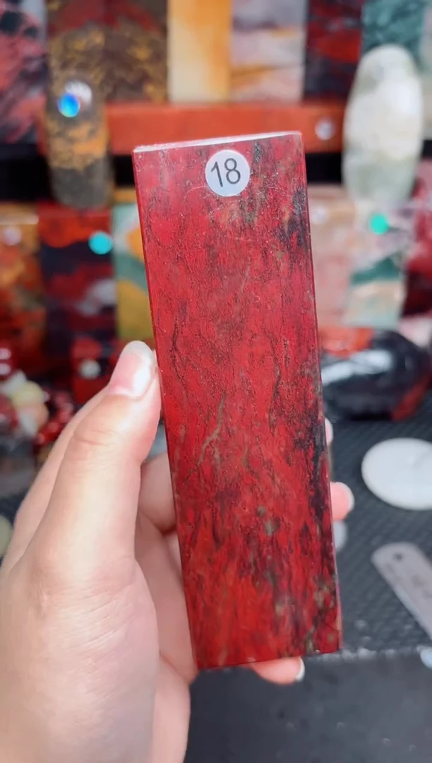 玉桂林鸡血玉印章摆件18