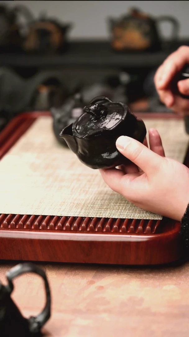 柯荣盛老师作品冰碛岩重工雕刻金蟾宝瓶180cc