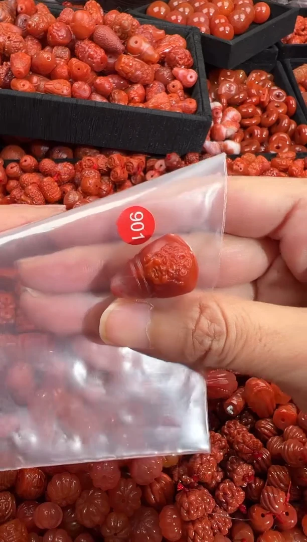 南红玛瑙未镶嵌颈饰1