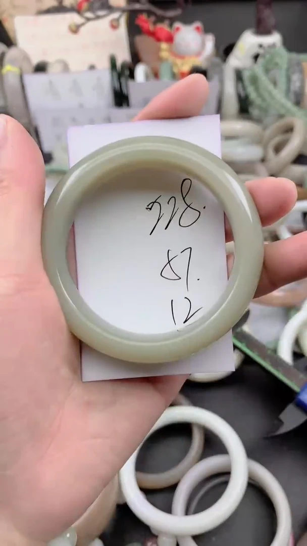 未镶嵌手镯石英质玉228