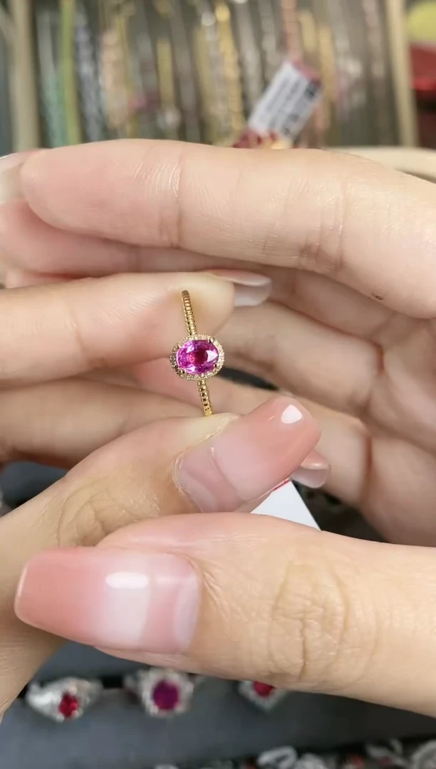 戒指18K金镶嵌红宝石·