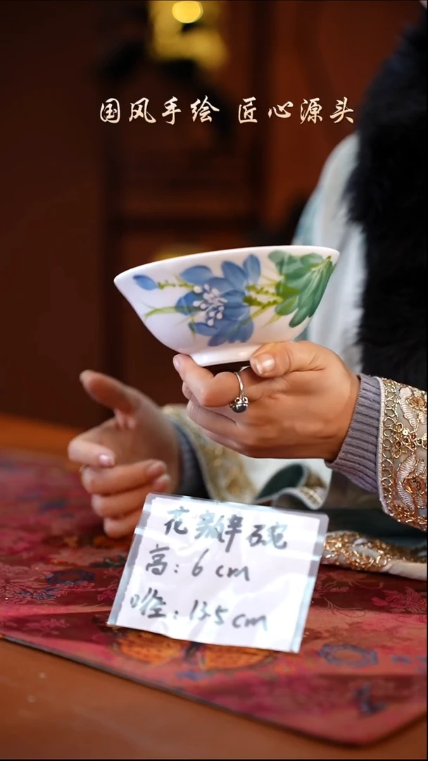 陶瓷景德镇釉中彩花瓣碗直径13.5高度6