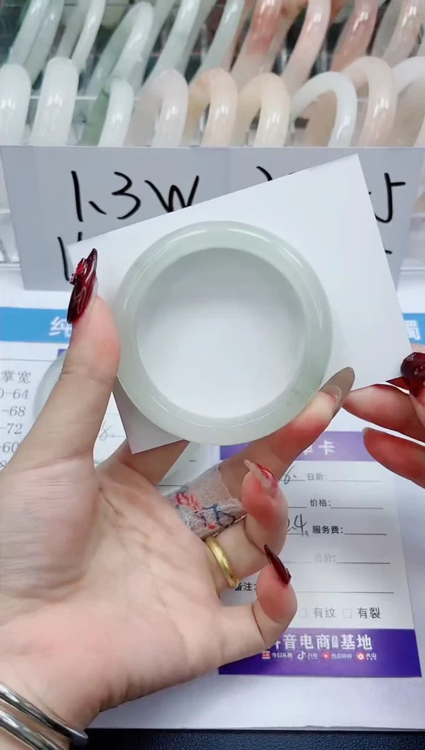 【闪购商品】石英质玉手镯未镶嵌68-52.4