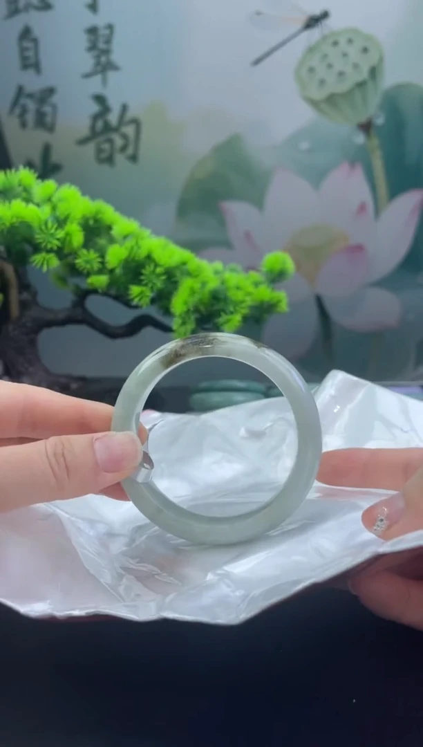 翡翠手镯未镶嵌2翡翠手镯（微瑕）