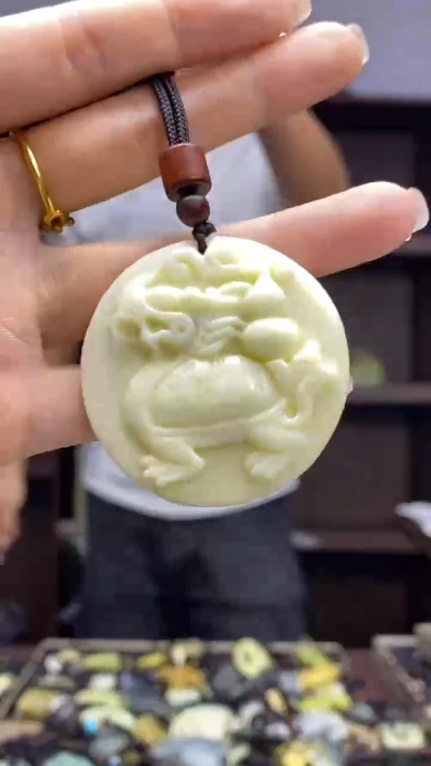 未镶嵌岫玉挂件