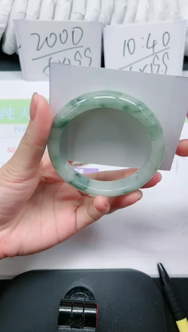 【闪购商品】石英质玉手镯未镶嵌38