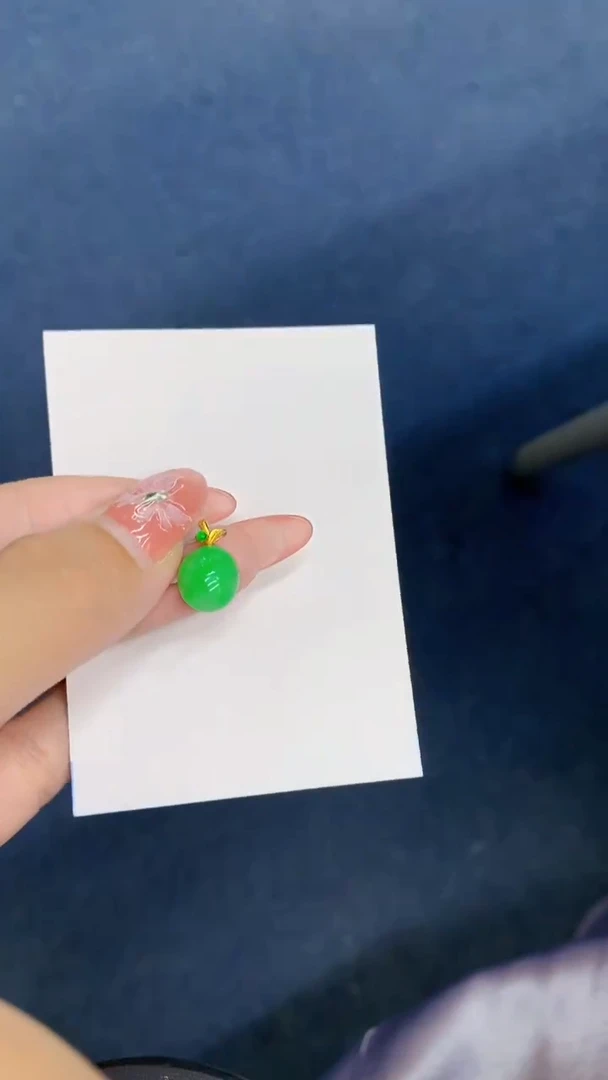 颈饰18K金镶嵌翡翠1