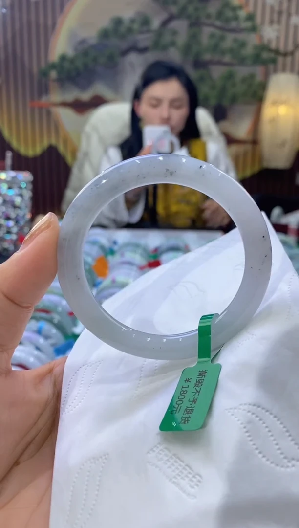 【闪购商品】翡翠手镯未镶嵌多人00423