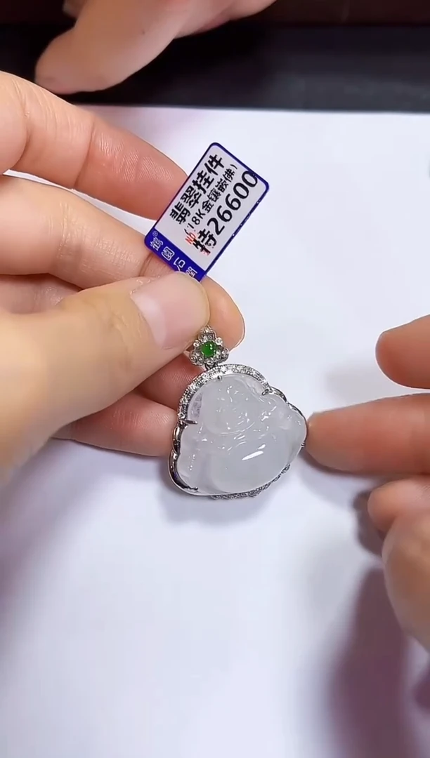 颈饰18K金镶嵌翡翠佛公