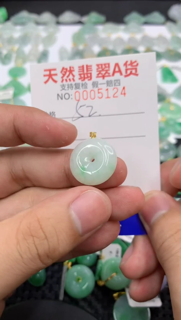 翡翠18K金镶嵌颈饰1111111111111