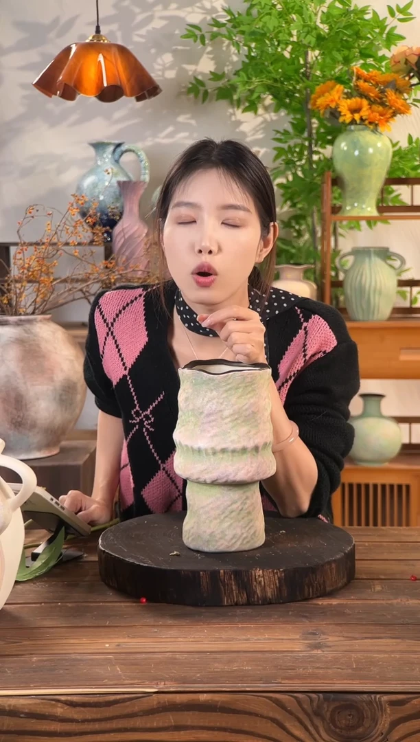 苔点绿褶皱花瓶陶瓷
