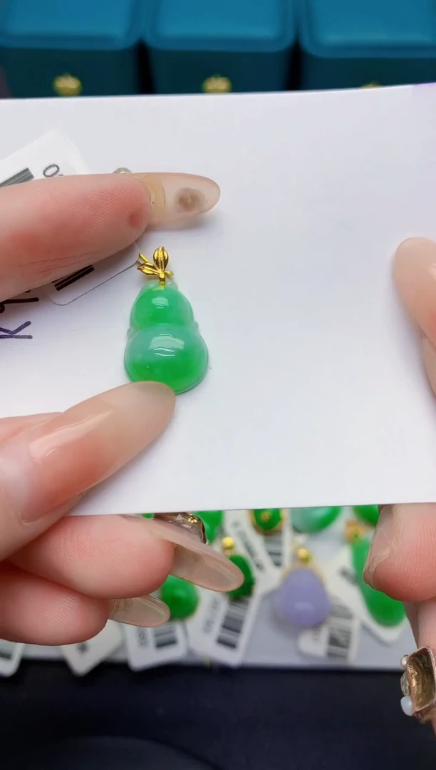 颈饰18K金镶嵌翡翠缅甸天然翡翠A货