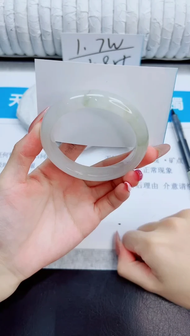 未镶嵌手镯石英质玉92/55.2