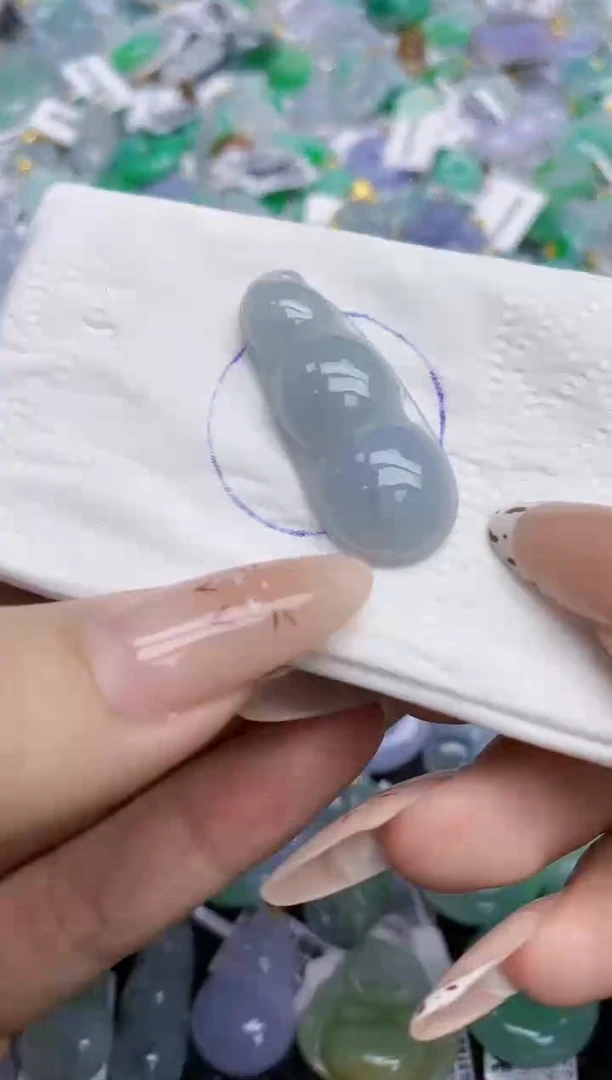 翡翠未镶嵌颈饰   天然翡翠A货