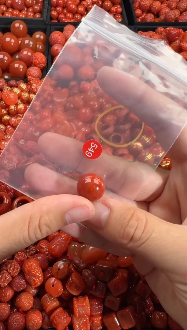南红玛瑙未镶嵌颈饰1
