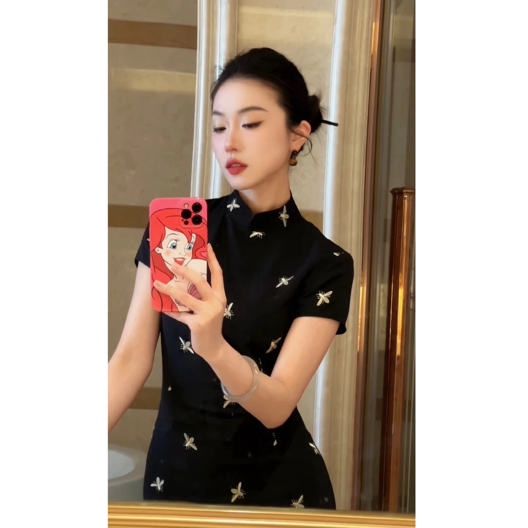 裁一2024新品刺绣小蜜蜂短袖短款修身旗袍连衣裙24-04