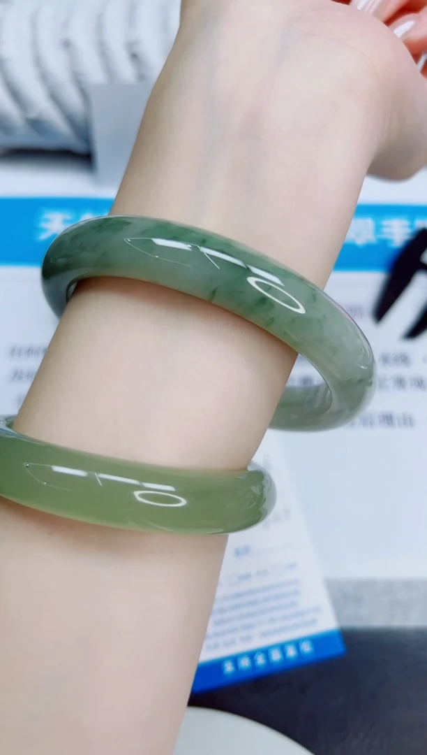 未镶嵌手镯石英质玉226/66.6