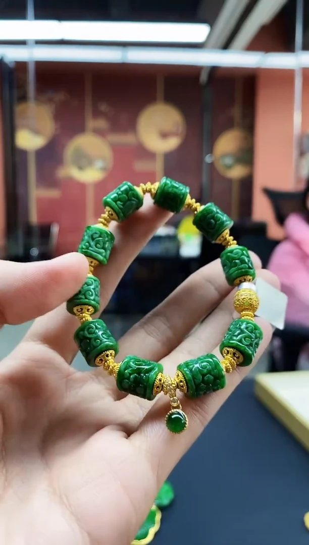 颈饰未镶嵌翡翠手串