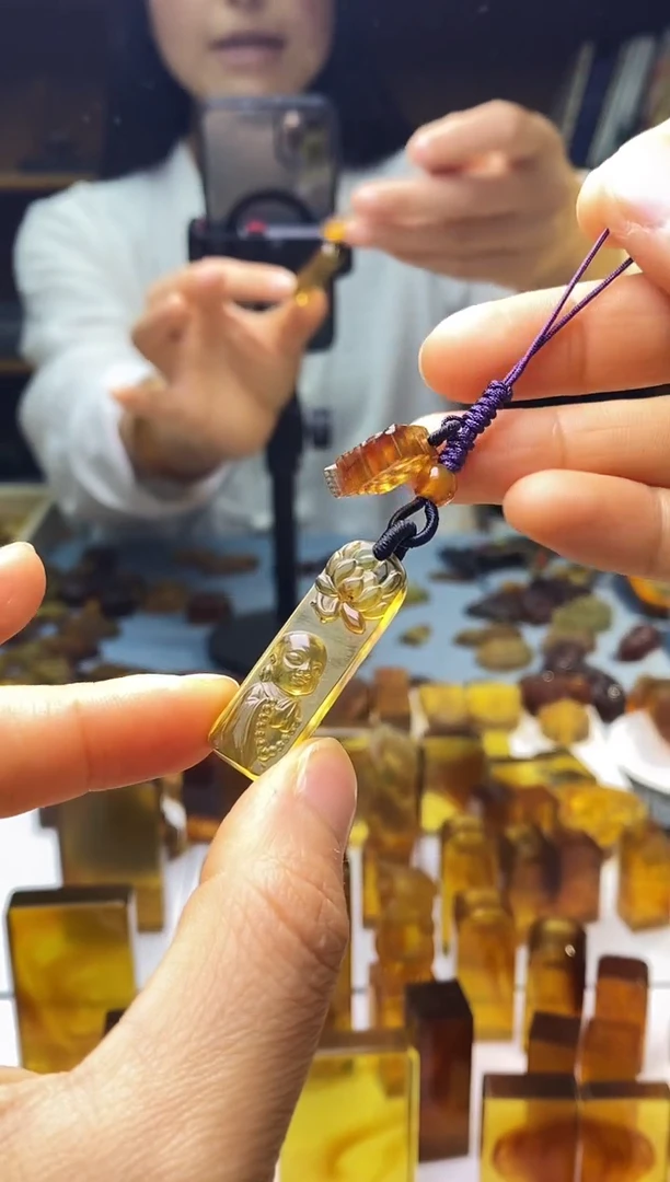 琥珀颈饰未镶嵌SN91-29（向佛）手机挂