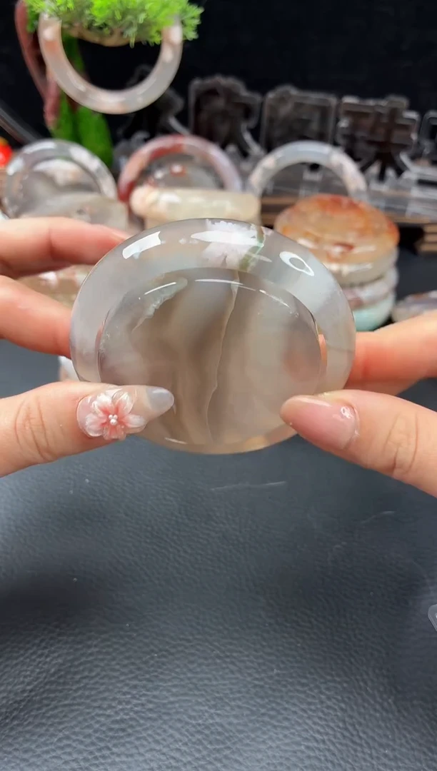 未镶嵌手镯（圆镯）石英质玉55.4