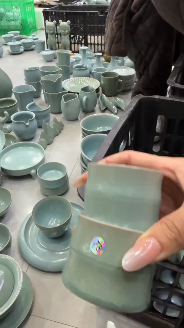 其他仿古绿竹节杯一对大瑕78