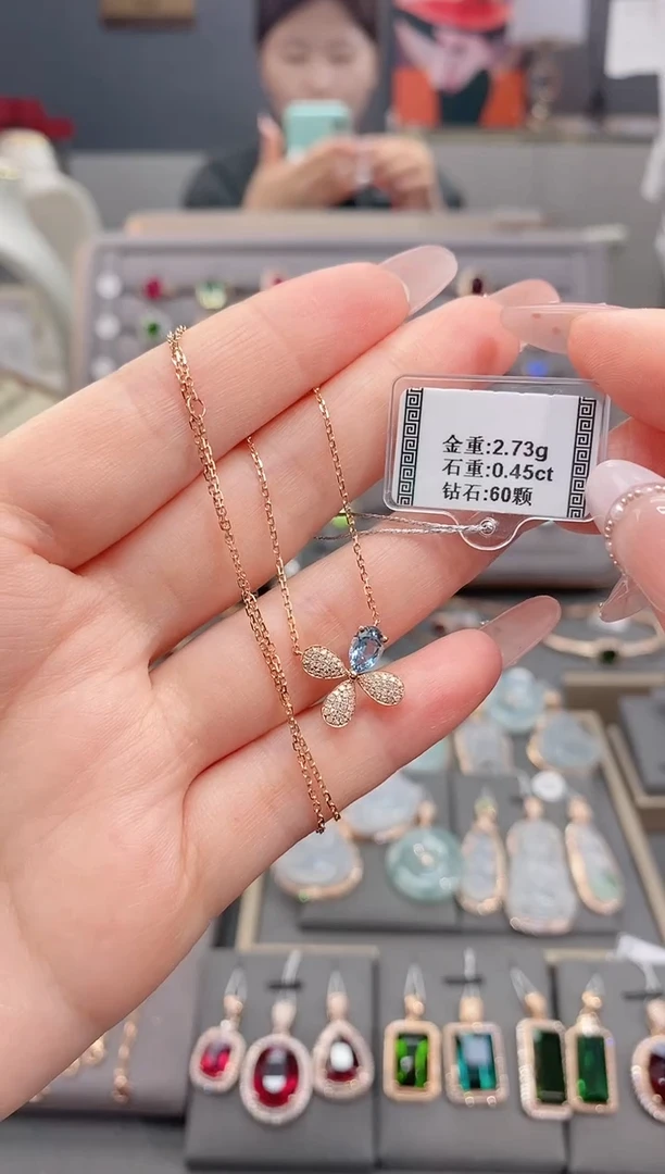 18K金镶嵌颈饰海蓝宝石0.45