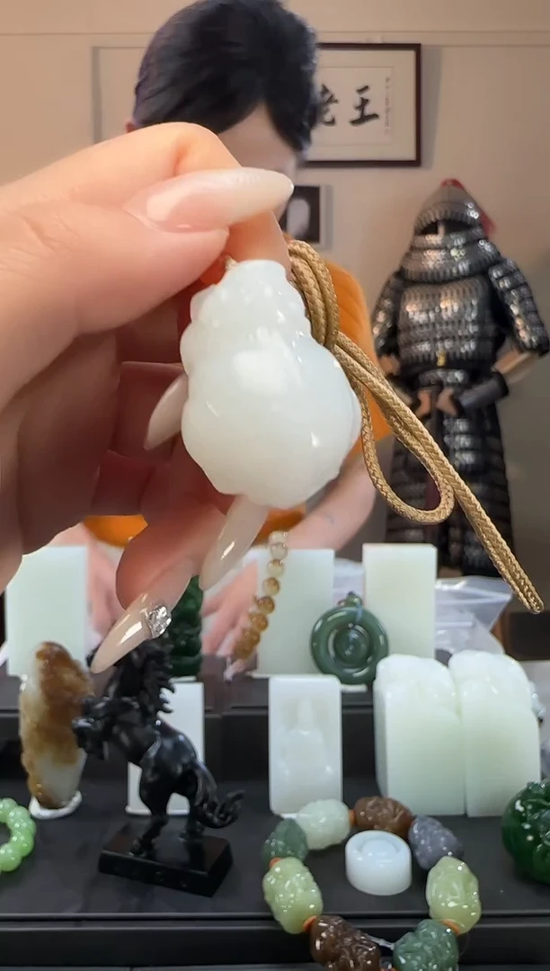 颈饰未镶嵌和田玉白玉貔貅吊坠