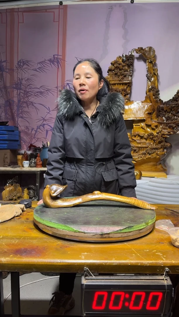 金丝楠N****d金丝楠木雕刻摆件