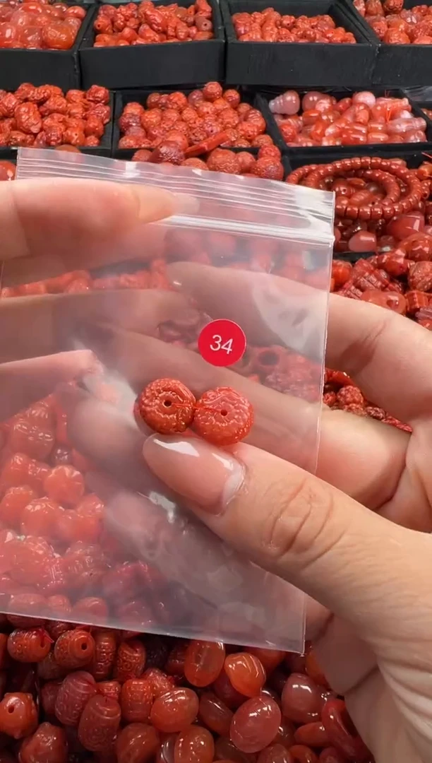 南红玛瑙未镶嵌颈饰1