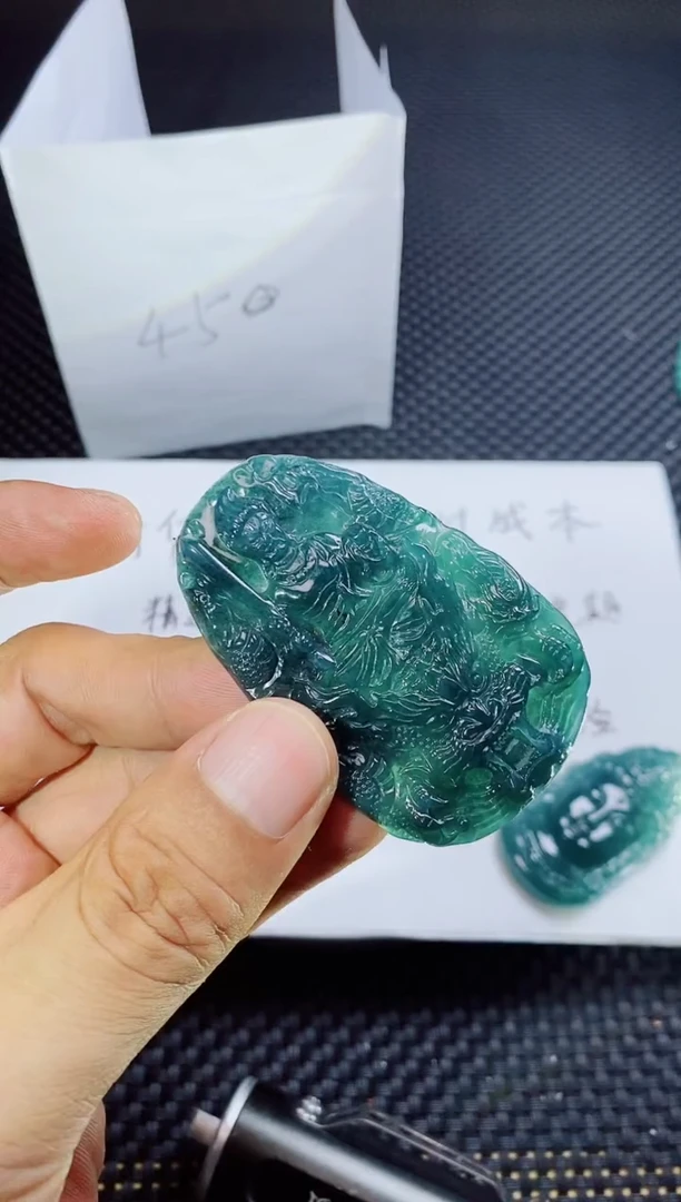 翡翠未镶嵌颈饰