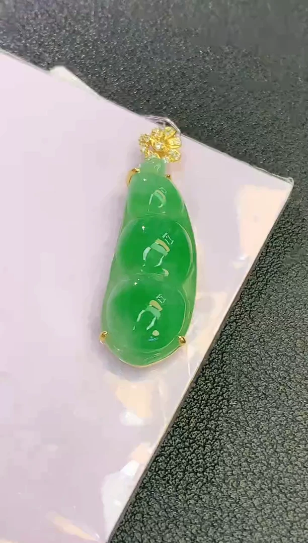 颈饰18K金镶嵌翡翠赠礼盒 珍珍