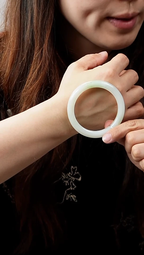 【闪购商品】和田玉手镯未镶嵌57翠青一口翠